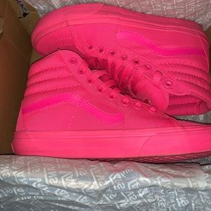 Women’s hot pink vans